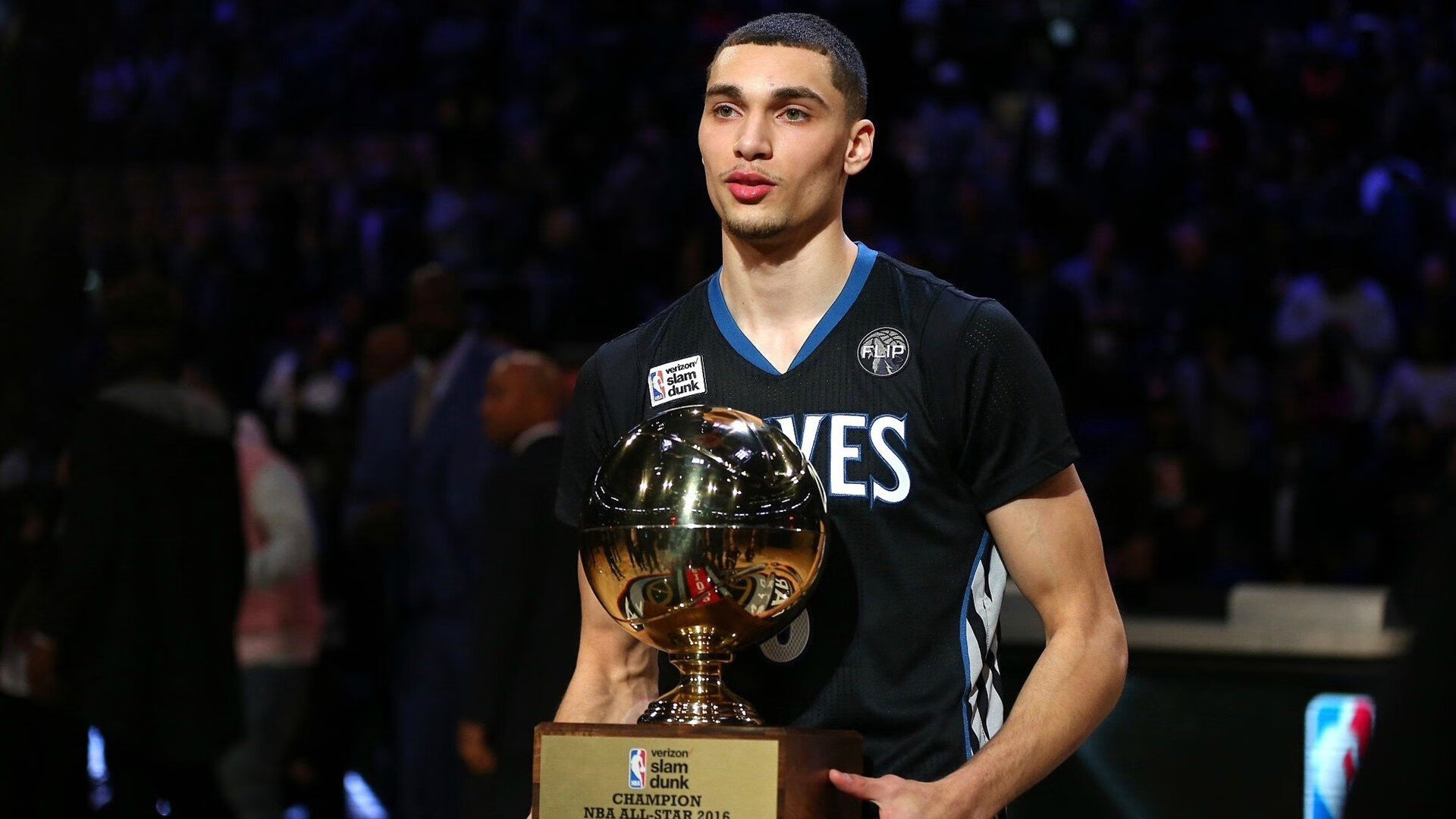 篮网球星参与环保清洁日，鼓励青少年环保意识，篮网球队海报